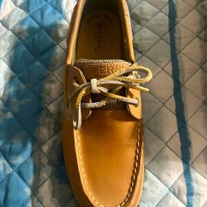 Sperry Leather Boat Shoes                         New in box size 8.5 M